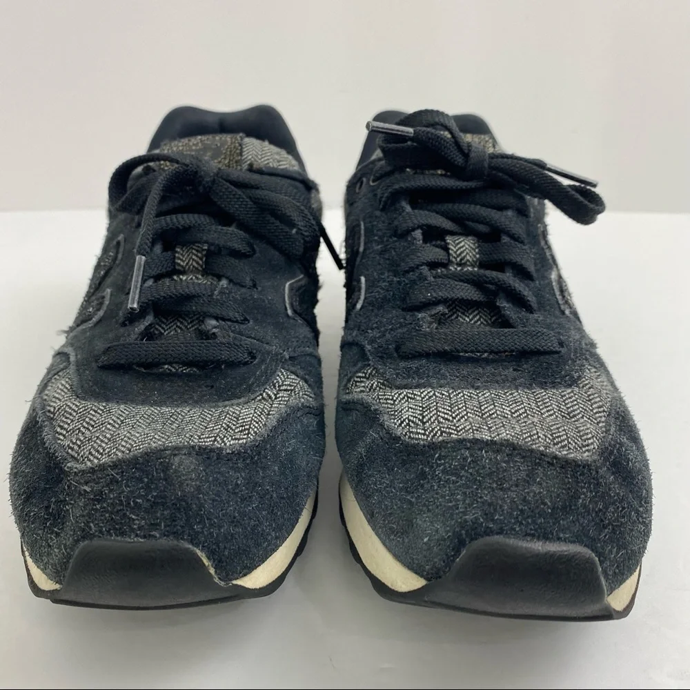 New Balance 696 size 8 Women’s Black Suede Sneakers